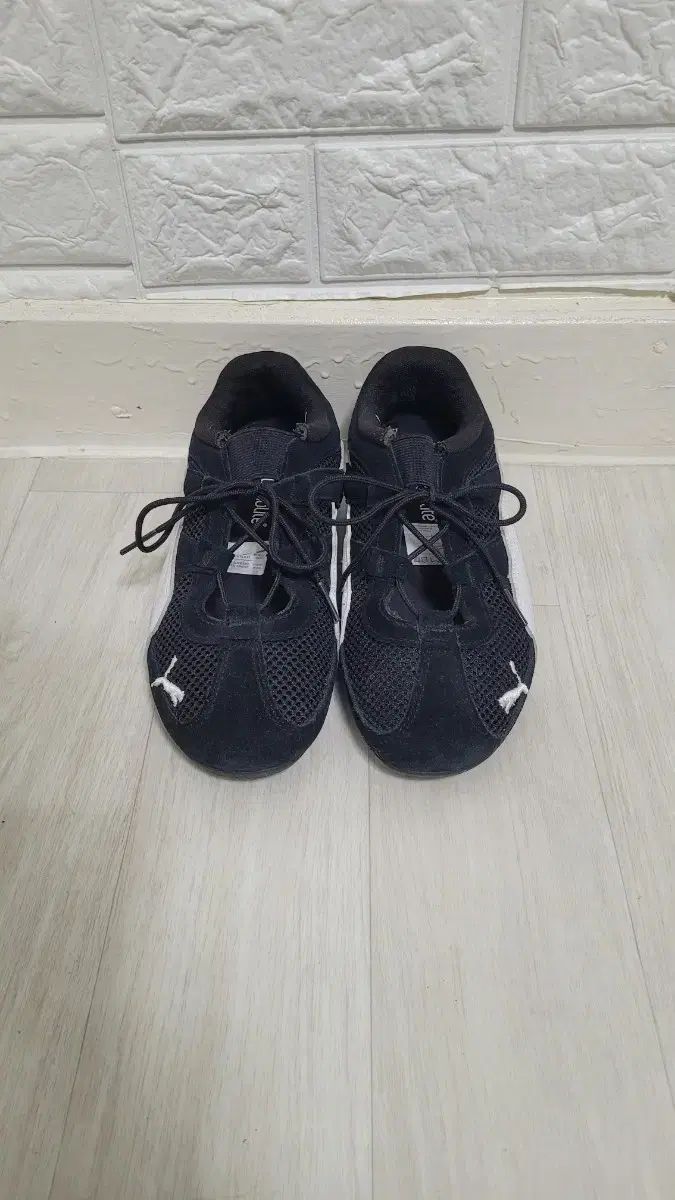 220 PUMA プーマ スピードキャットゴーメッシュ ブラック ホワイト ほぼ新品 コンディション 220