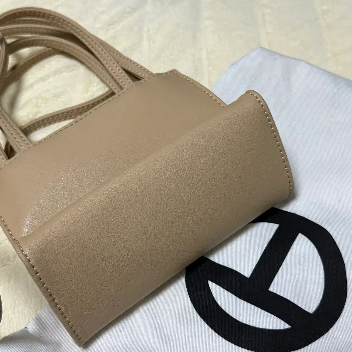 Telfar テルファー スモール お買い物バッグ クリーム - メルカリ