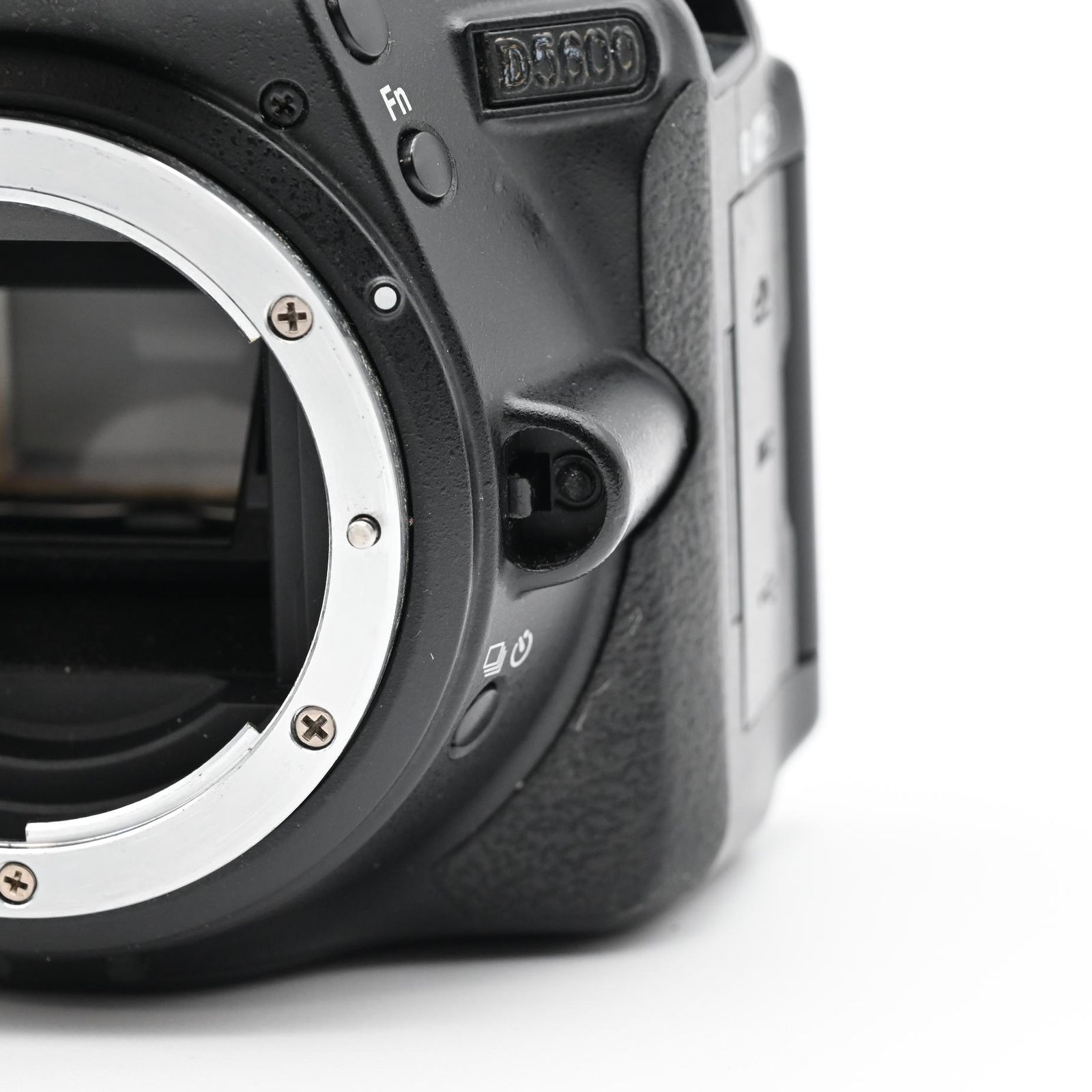 Nikon D5600 ボディ　動作不可ジャンク Nikon D5600 ボディ ジャンク - メルカリ