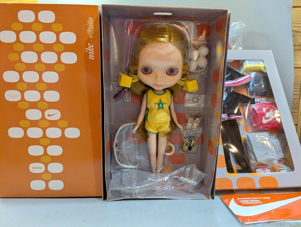 タカラ ネオブライス コートニーテズバイナイキ バッグ付