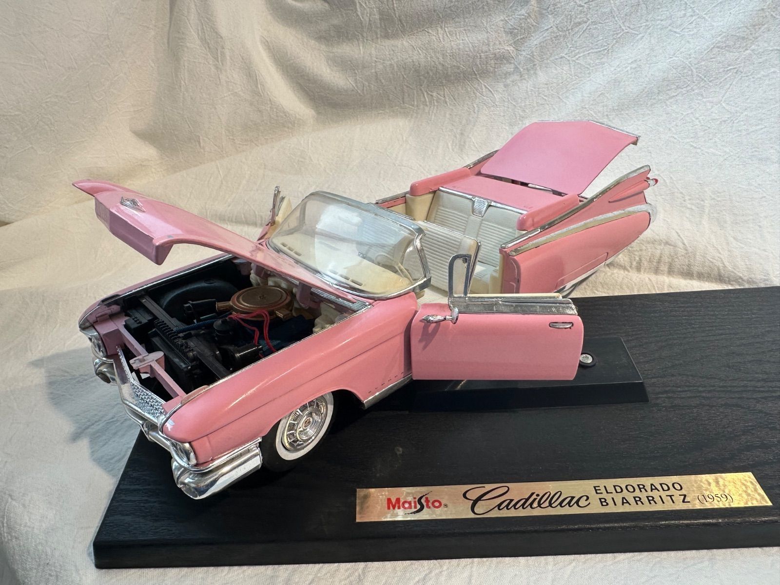 キャデラック エルドラド ビアリッツ 1959 ピンク Maisto 1/18