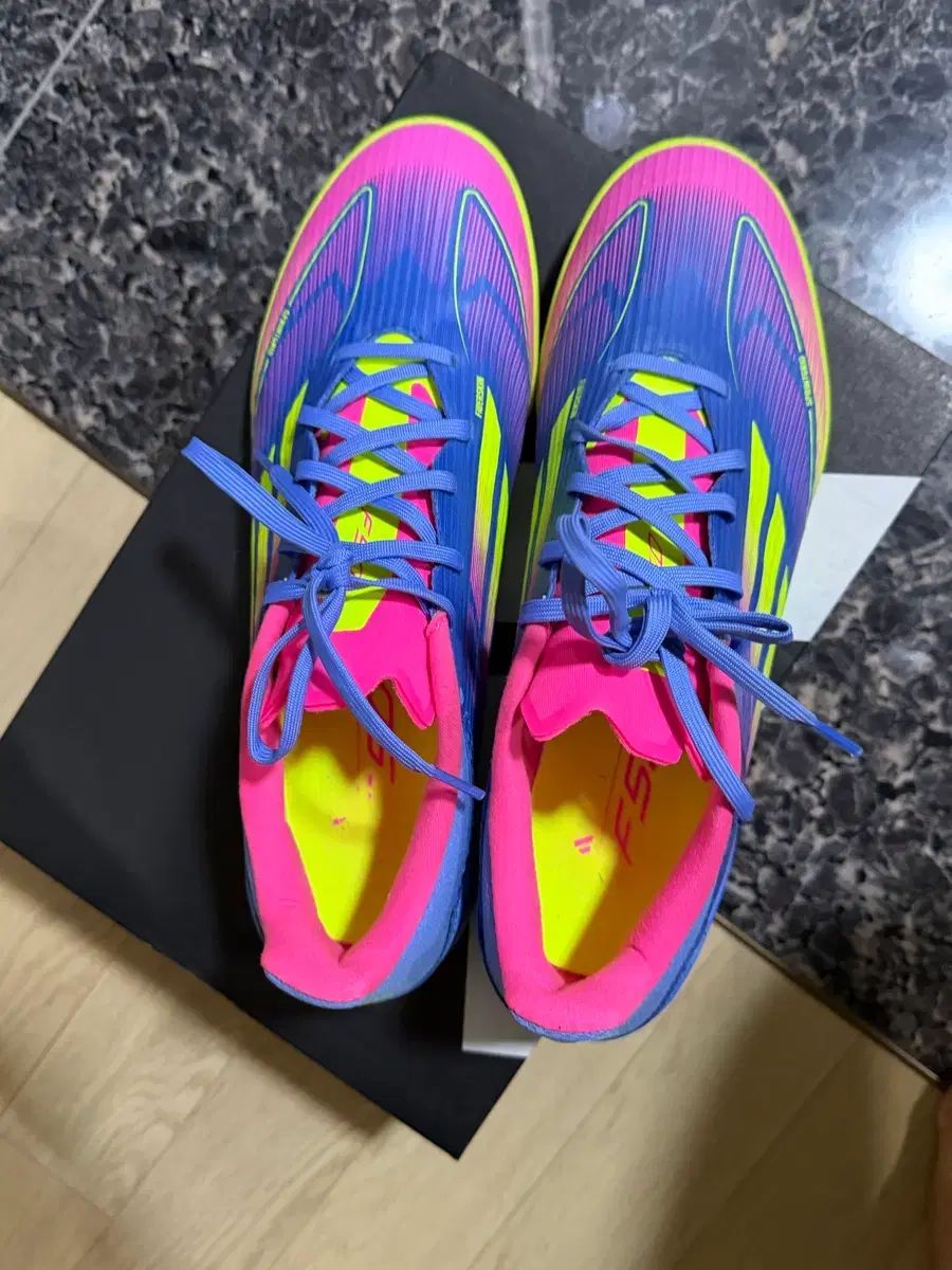 アディダス F50 LEAGUE TF 275mm 7,278円