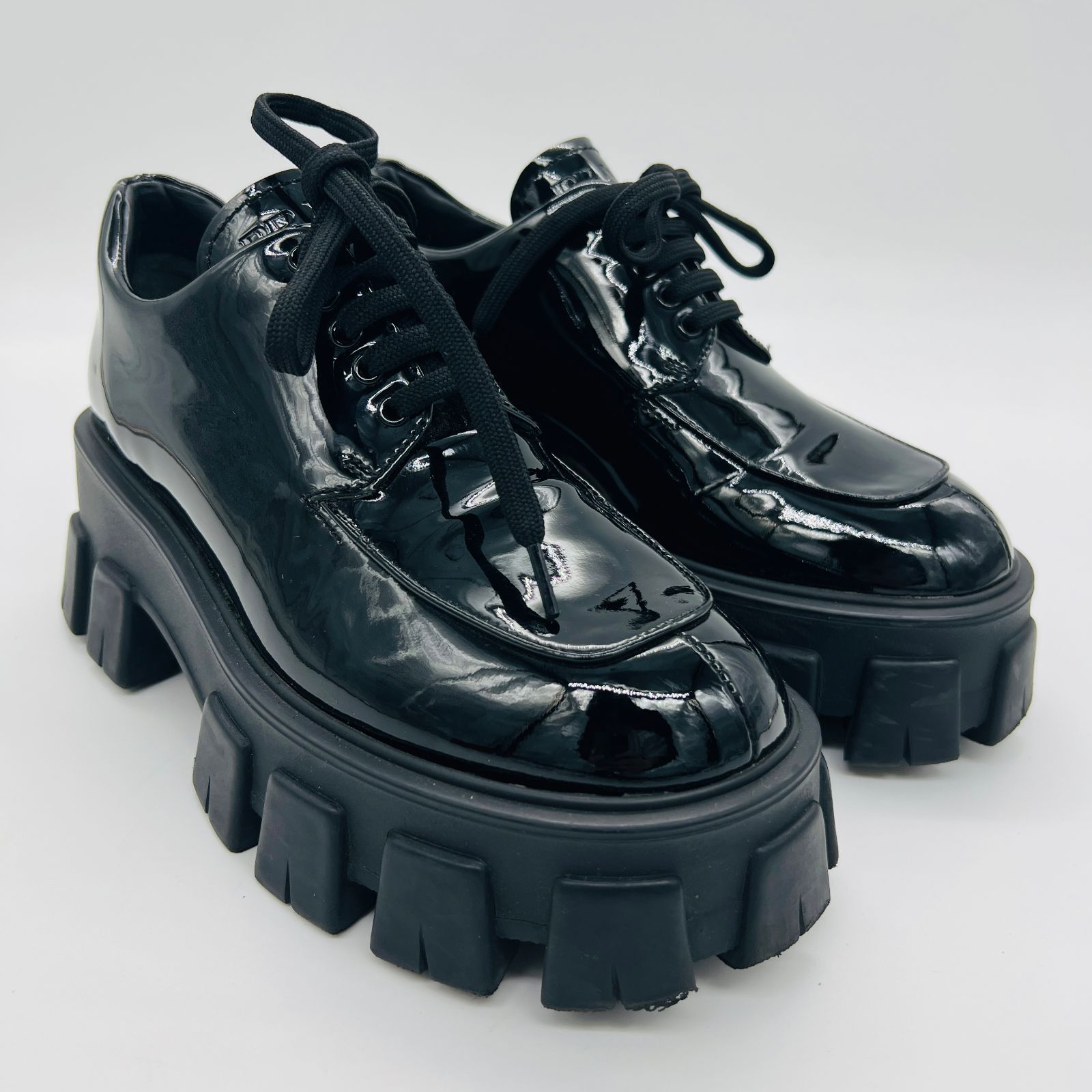 プラダ PRADA モノリス パテントレザーレースアップローファー 厚底