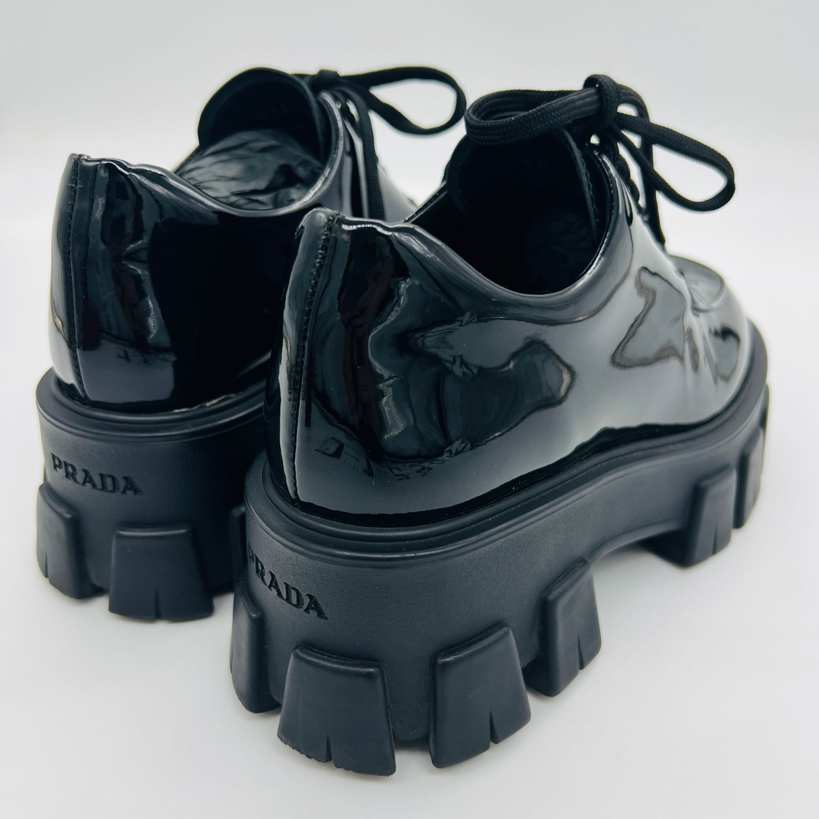 【限定値下げ】新品プラダPRADAパテントレザーモノリスローファー黒37 プラダ PRADA モノリス パテントレザーレースアップローファー 厚底