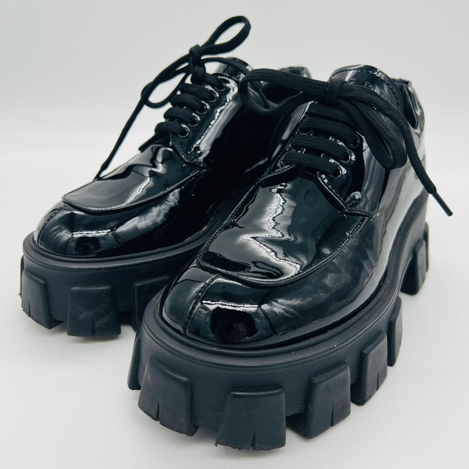 プラダ PRADA モノリス パテントレザーレースアップローファー 厚底
