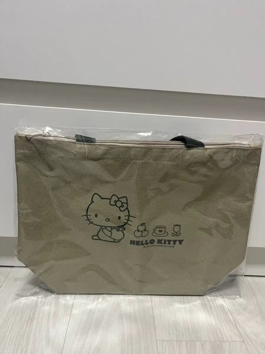 ハローキティ ジッパーバッグ クラシック 2012年 新品