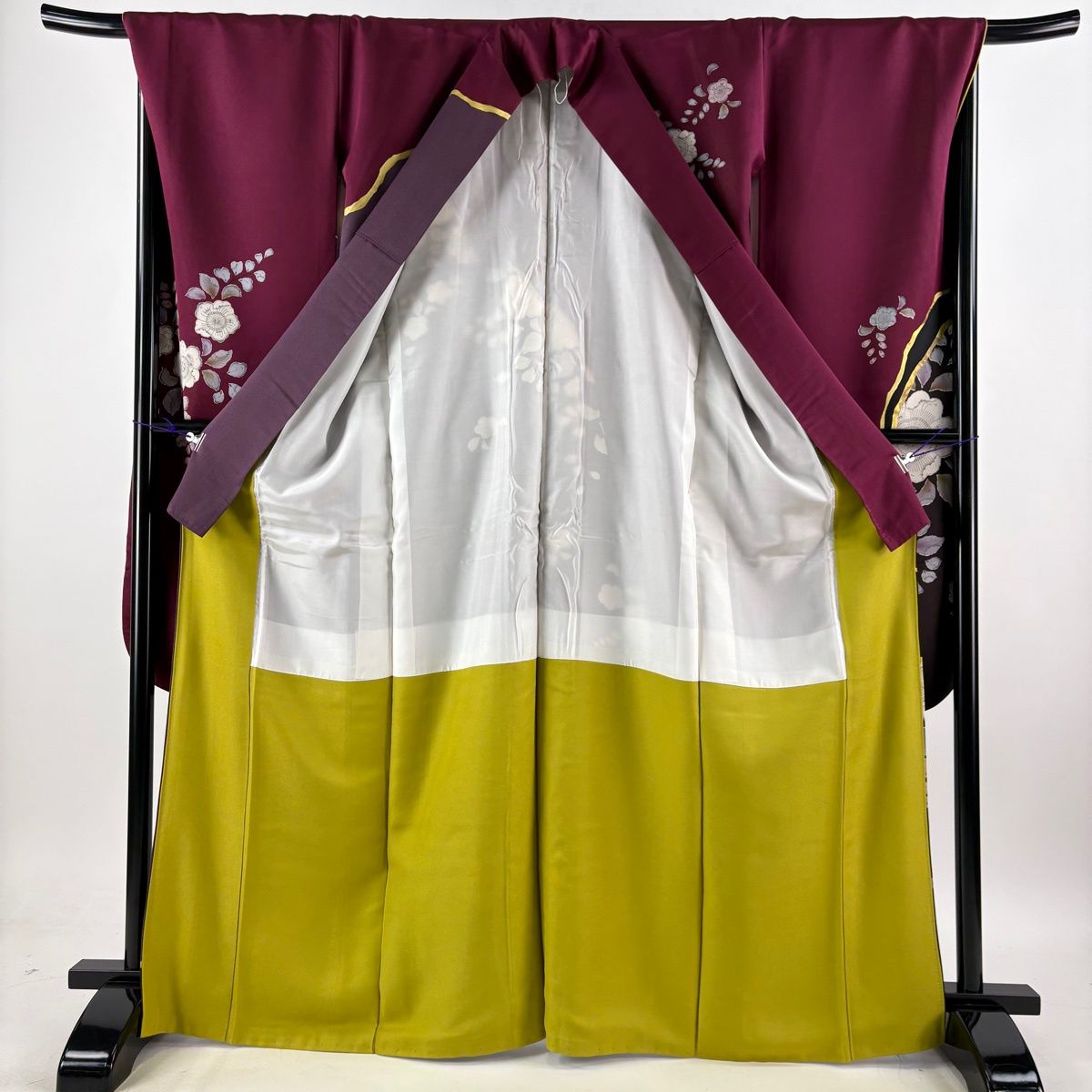 振袖 秀品 身丈166cm 裄丈70cm 正絹 【中古】 振袖 身丈166cm 裄丈70cm L 袷 草花 金彩 茜色 正絹 秀品｜中古・古着