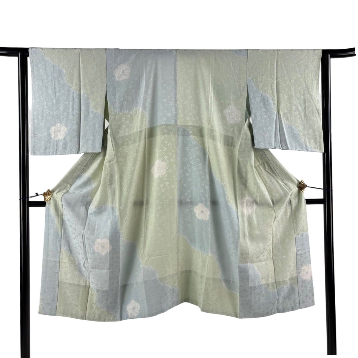 【美品】 長襦袢 身丈117cm 裄丈62.5cm S 花 地紋 絞り 薄緑 正絹 秀品 【中古】