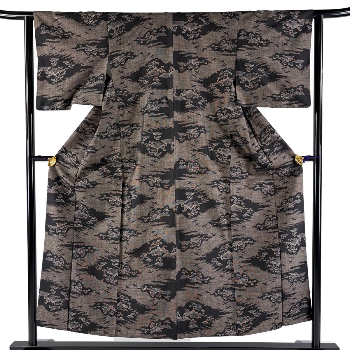 紬 身丈151.5cm 裄丈62.5cm S 袷 鳥 松笹 焦茶色 正絹 秀品 【中古】