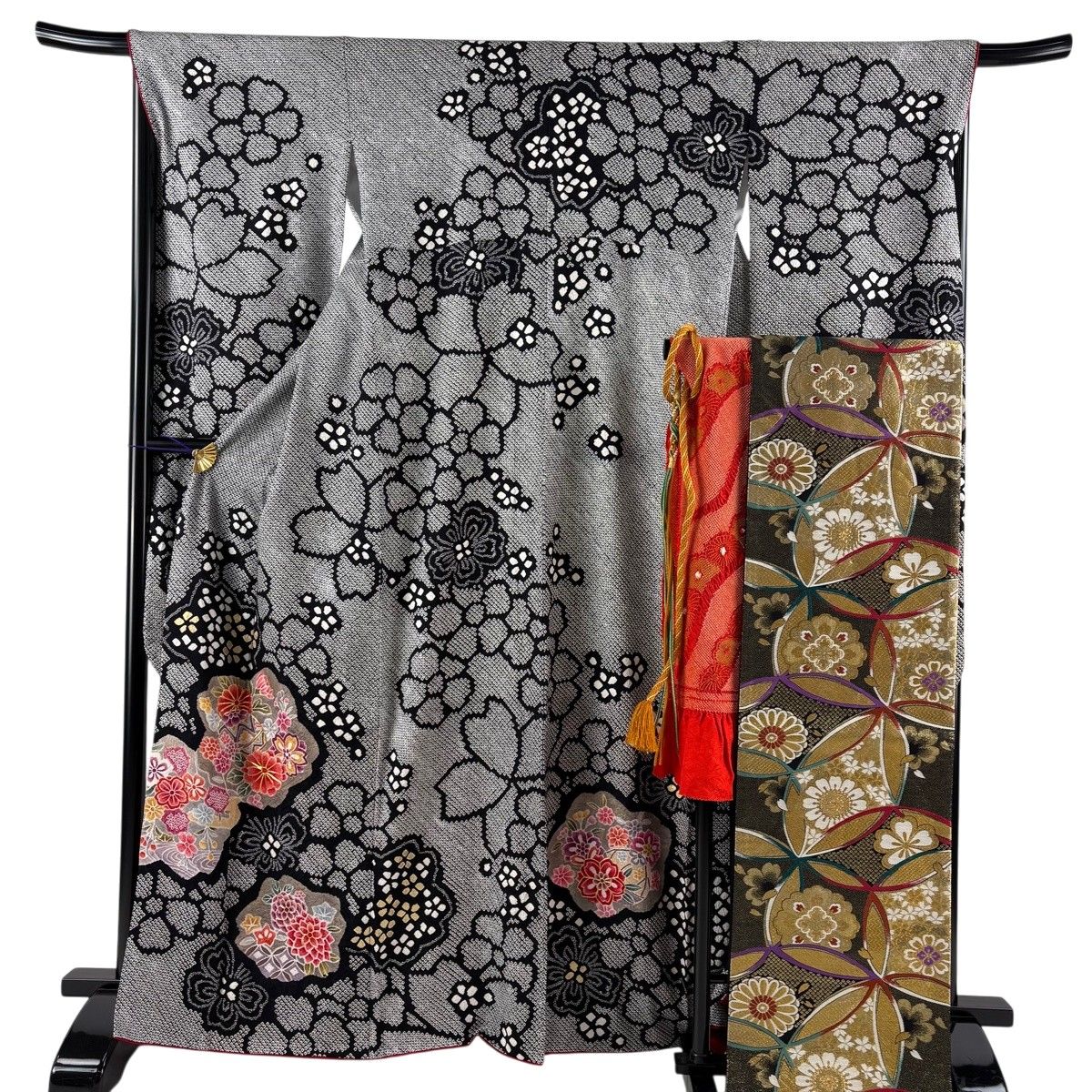 【美品】 振袖 身丈165.5cm 裄丈68cm L 袷 袋帯フルセット 草花 鞠 金糸 絞り 黒 正絹 秀品 【中古】