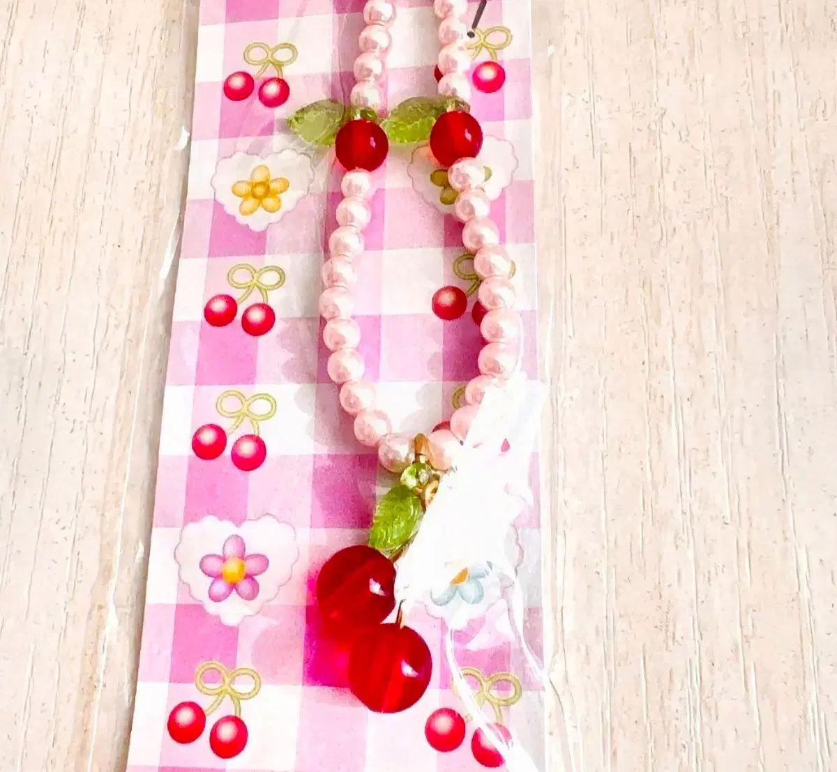 さくらんぼハローキティ キーホルダー ビーズ ハローキティ ストラップ 