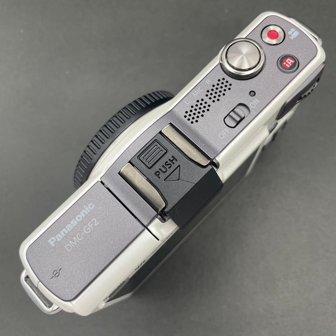 Panasonic LUMIX DMC-GF2 本体 とレンズ Panasonic Lumix DMC-GF2