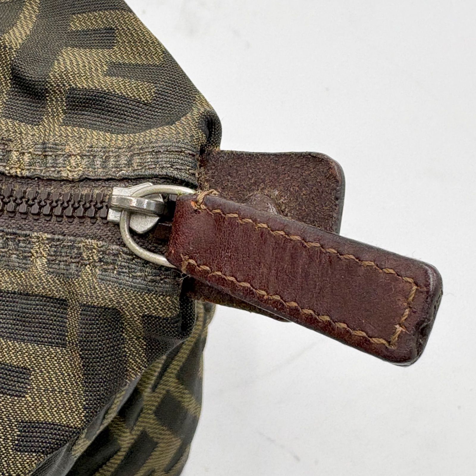 FENDI フェンディ ズッカ柄 アクセサリーポーチ ハンドバッグ バニティ