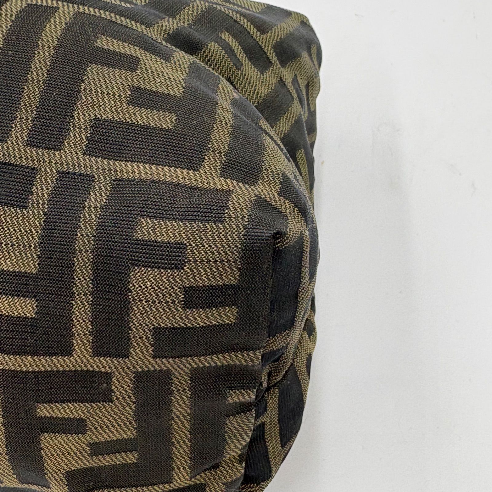 FENDI フェンディ ズッカ柄 アクセサリーポーチ ハンドバッグ バニティ