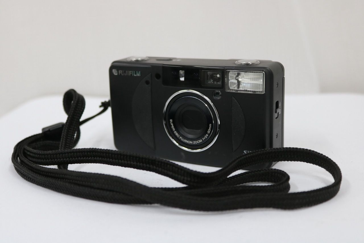 【返品保証】 富士フィルム Fujifilm Silvi F2.8 ブラック コンパクトカメラ e11892