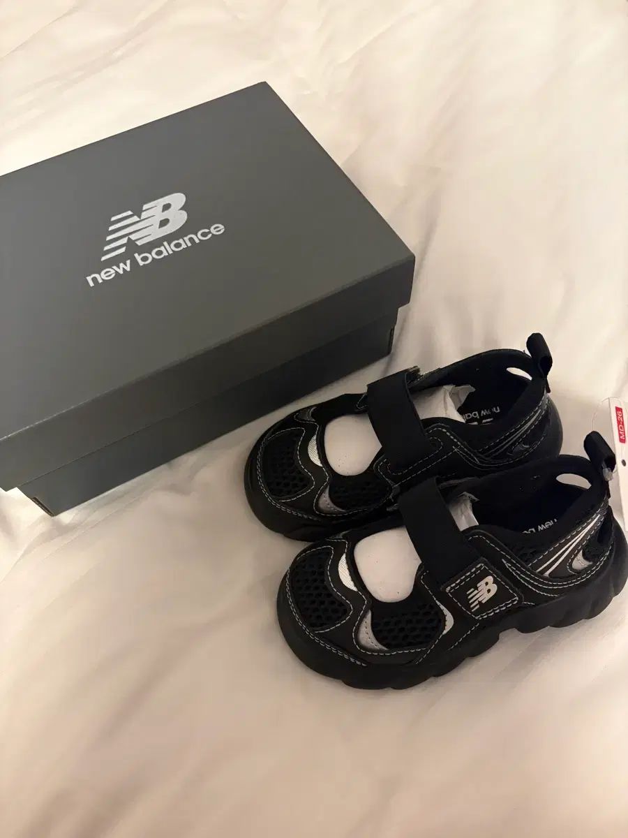 新品) ニューバランス フリー ブラック 140