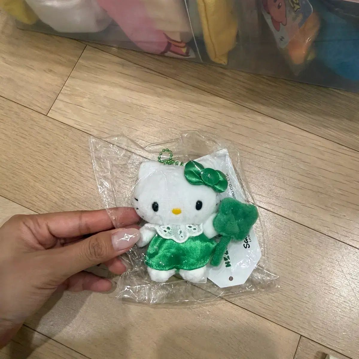 ハローキティ サンリオ マスコット キーホルダー ぬいぐるみ キラキラ 