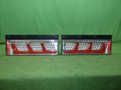 【中古】220-11075 デコトラ 3連 LEDテールランプ 左右セット ノーマルターン