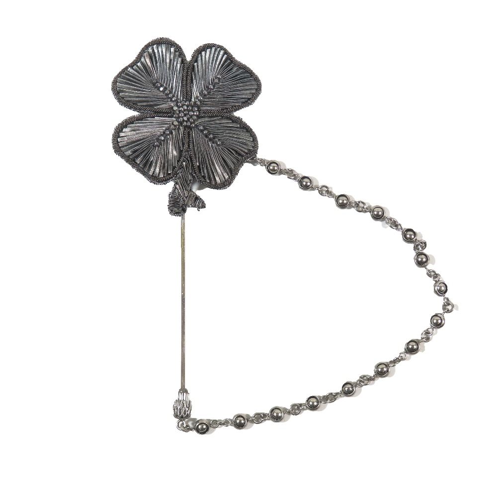 美品 DOLCE&GABBANA ドルチェアンドガッバーナ チェーン付き ラペルピン クローバー ブローチ アクセサリー グレー レディース 古着 中古 USED
