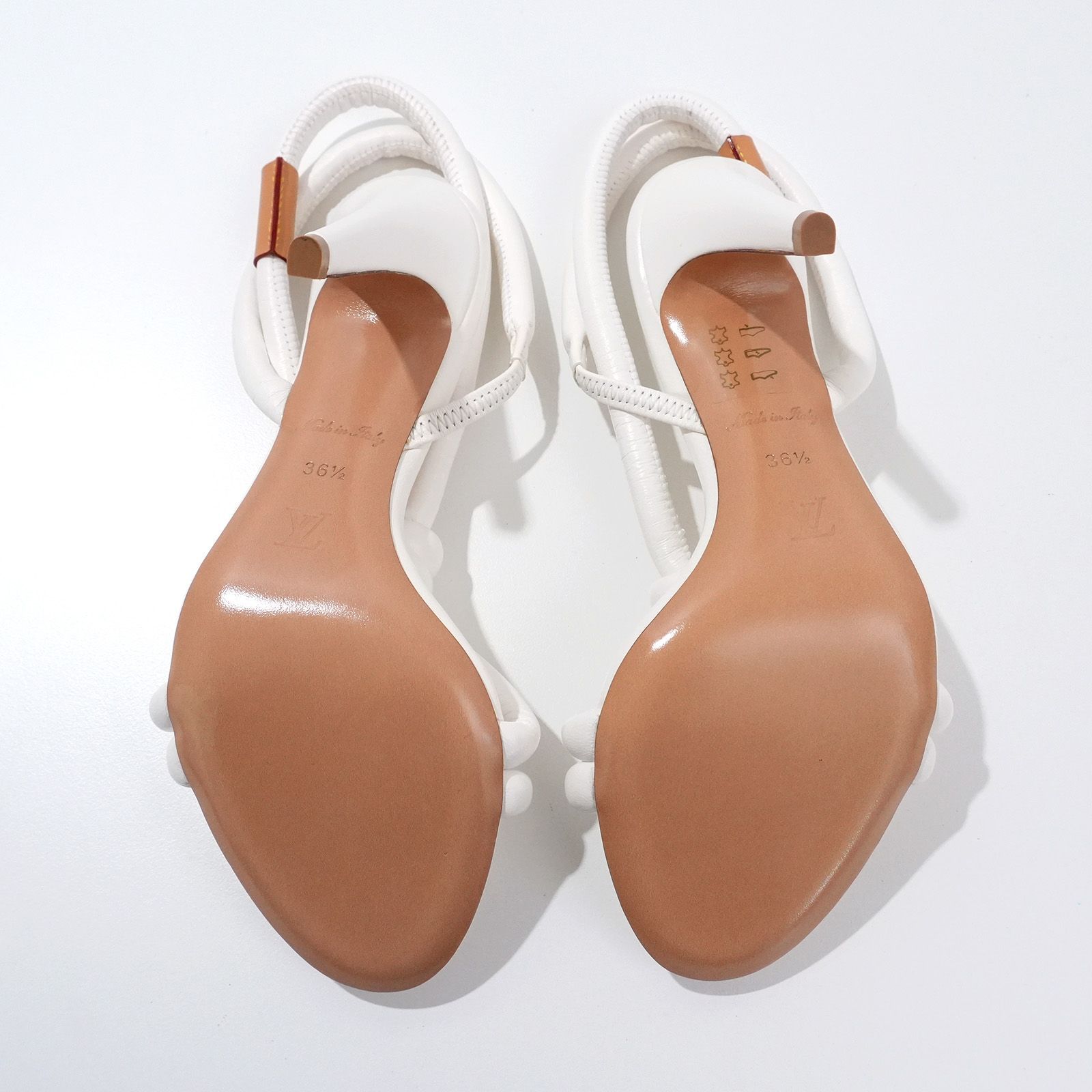 Louis Vuitton ホワイト ストラップサンダル ヒール約10cm 新品 未使用】Louis Vuitton ホワイト レザー サンダル - メルカリ