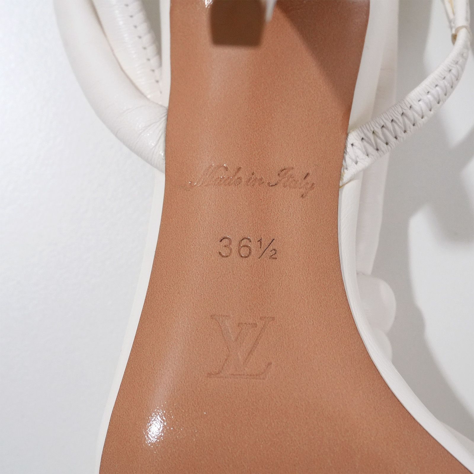 Louis Vuitton ホワイト ストラップサンダル ヒール約10cm 新品 未使用】Louis Vuitton ホワイト レザー サンダル - メルカリ