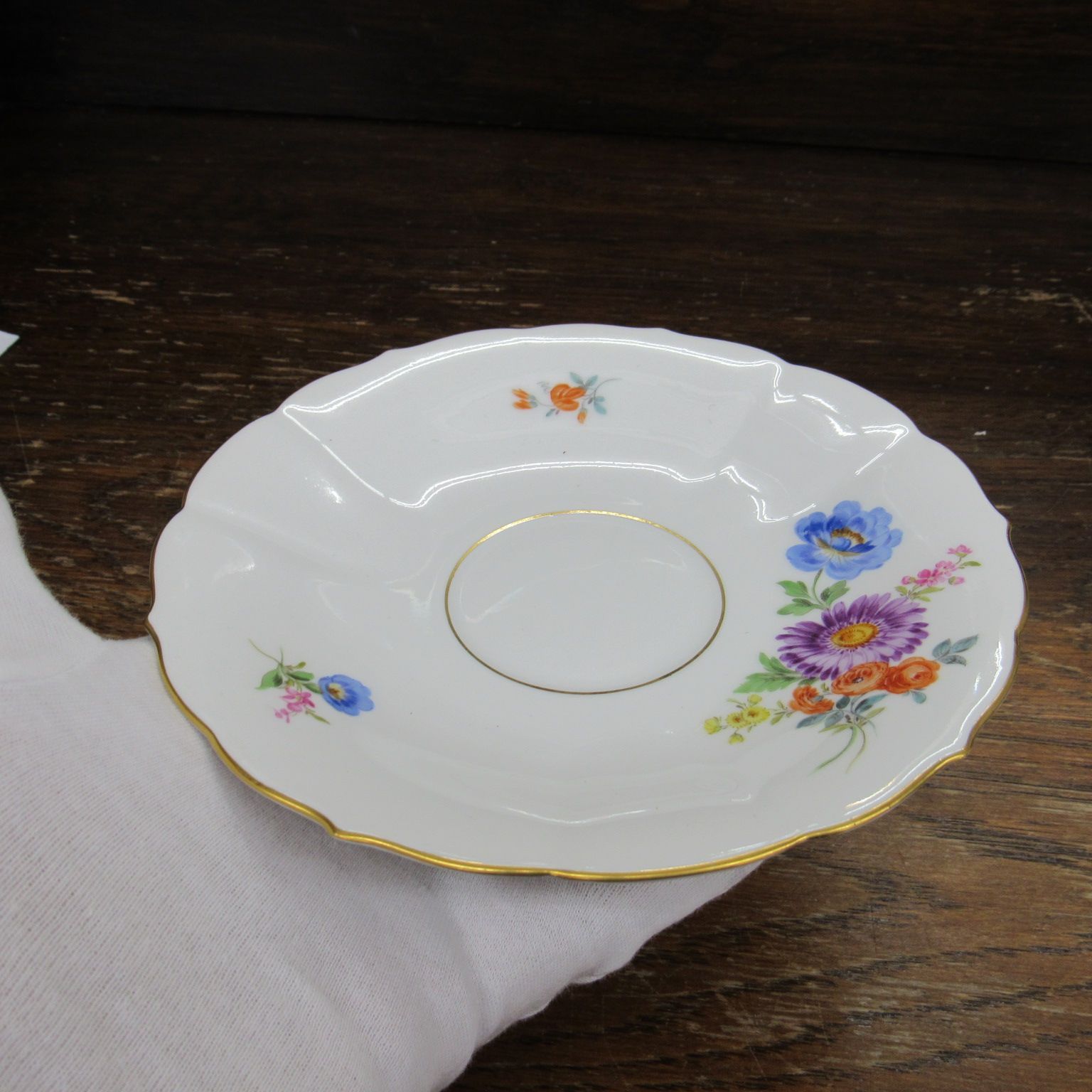 マイセン 現代 カップ ソーサー 金彩花柄 一級品 エキスパート藤沢辻堂 
