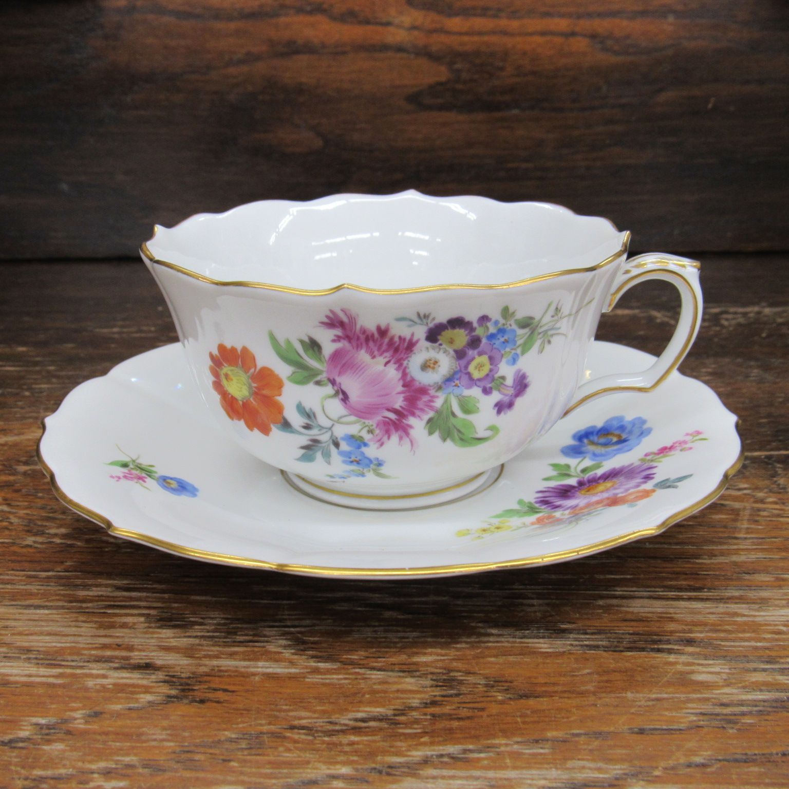マイセン　現代　カップ ソーサー 金彩花柄　一級品 　エキスパート藤沢辻堂店 　Meissen