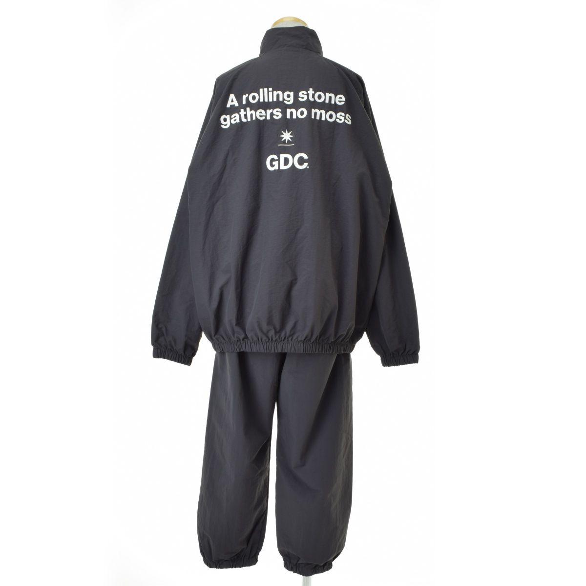 オンライン再販品　Mサイズ　GDC Weekend Setup チャコール GDC】GD0060 weekend setup セットアップ - メルカリ