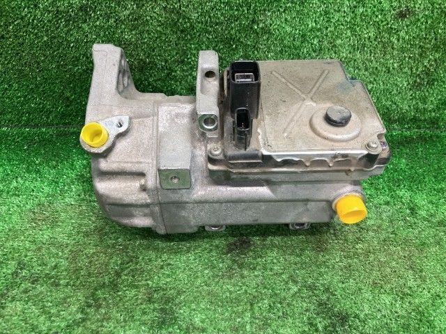 SAI AZK10 エアコンコンプレッサー S デンソー 042000-0330 88370-75010 1F7