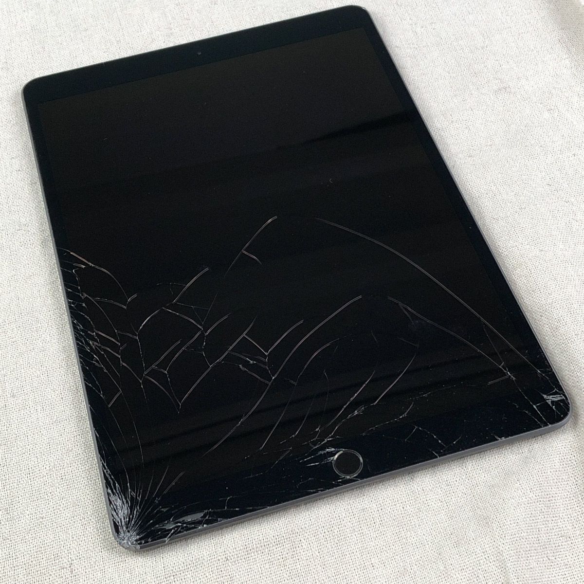 ジャンク iPad Air 3 64GB Space Gray Wi-Fi+Cellular - メルカリ
