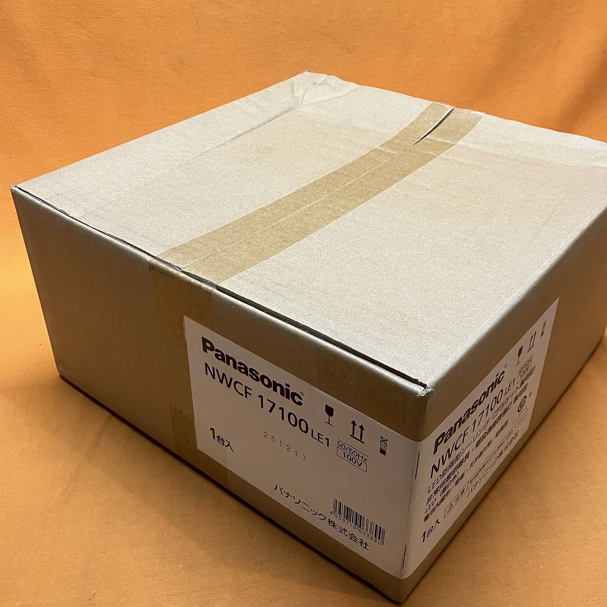 LED非常用照明器具 パナソニック NWCF17100LE1 昼白色 天井直付型・壁直付型 階段通路誘導灯 自己点検スイッチ付
