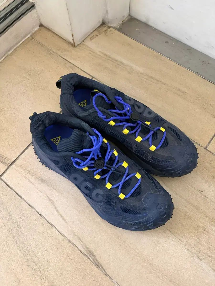 (260) NIKE ACG マウンテン フライ 2 ロー GORE-TEX ダーク オブシディアン