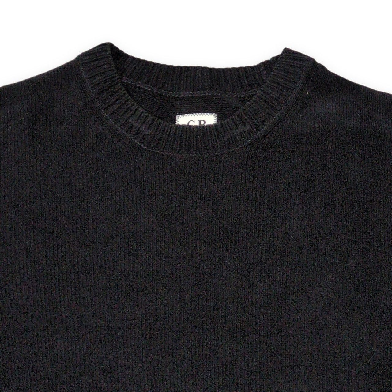 C.P. COMPANY シーピーカンパニー  クルーネック ニットセーター 14CMKN026A レンズ付 メンズ 48 タグ付き インド製 美品 C.P. COMPANY シーピーカンパニー クルーネック ニットセーター