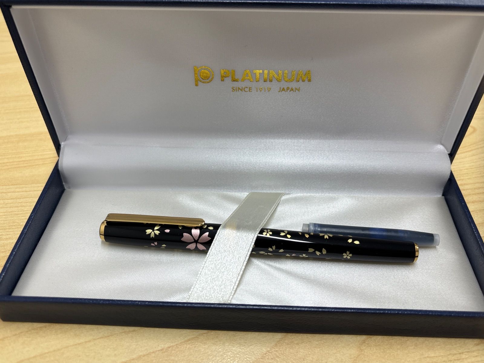 PLATINUM プラチナ 蒔絵万年筆 金沢箔 桜吹雪 細字(F) PTL-15000H