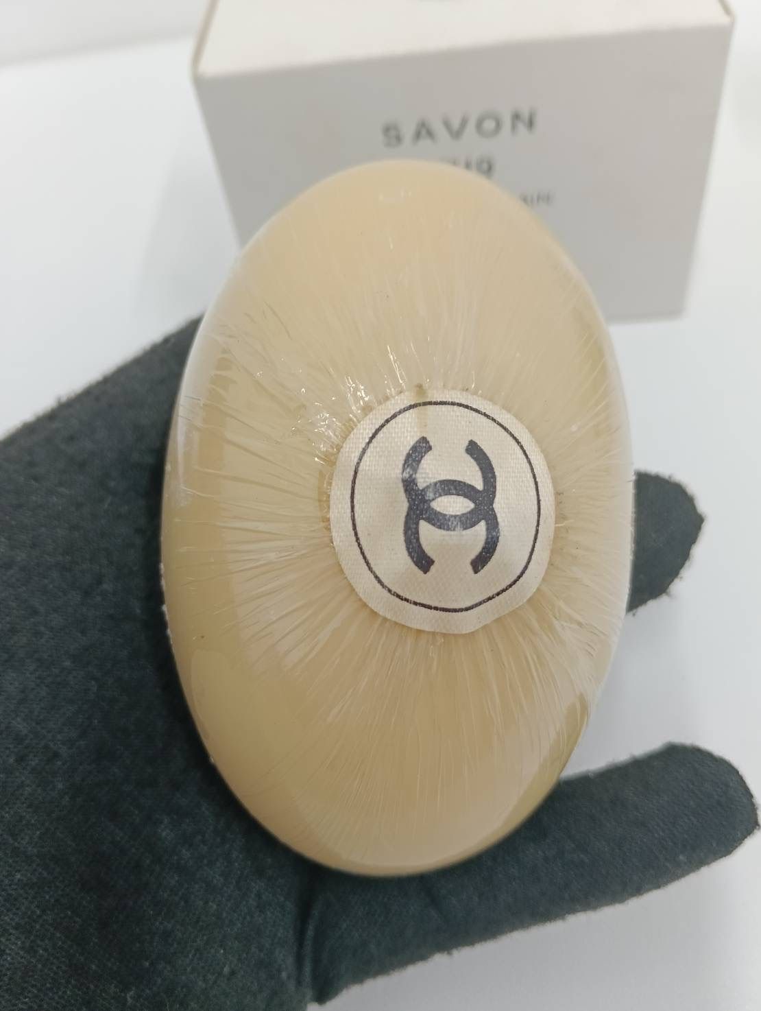 中古品】 CHANELシャネル N°19 香水 & 石鹸サヴォン ギフトセット EAU