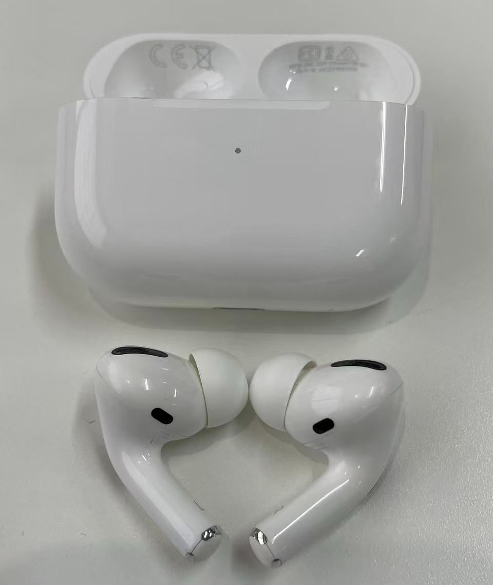 中古品 正規品　Apple AirPods Pro 本体 ケース付き A2084