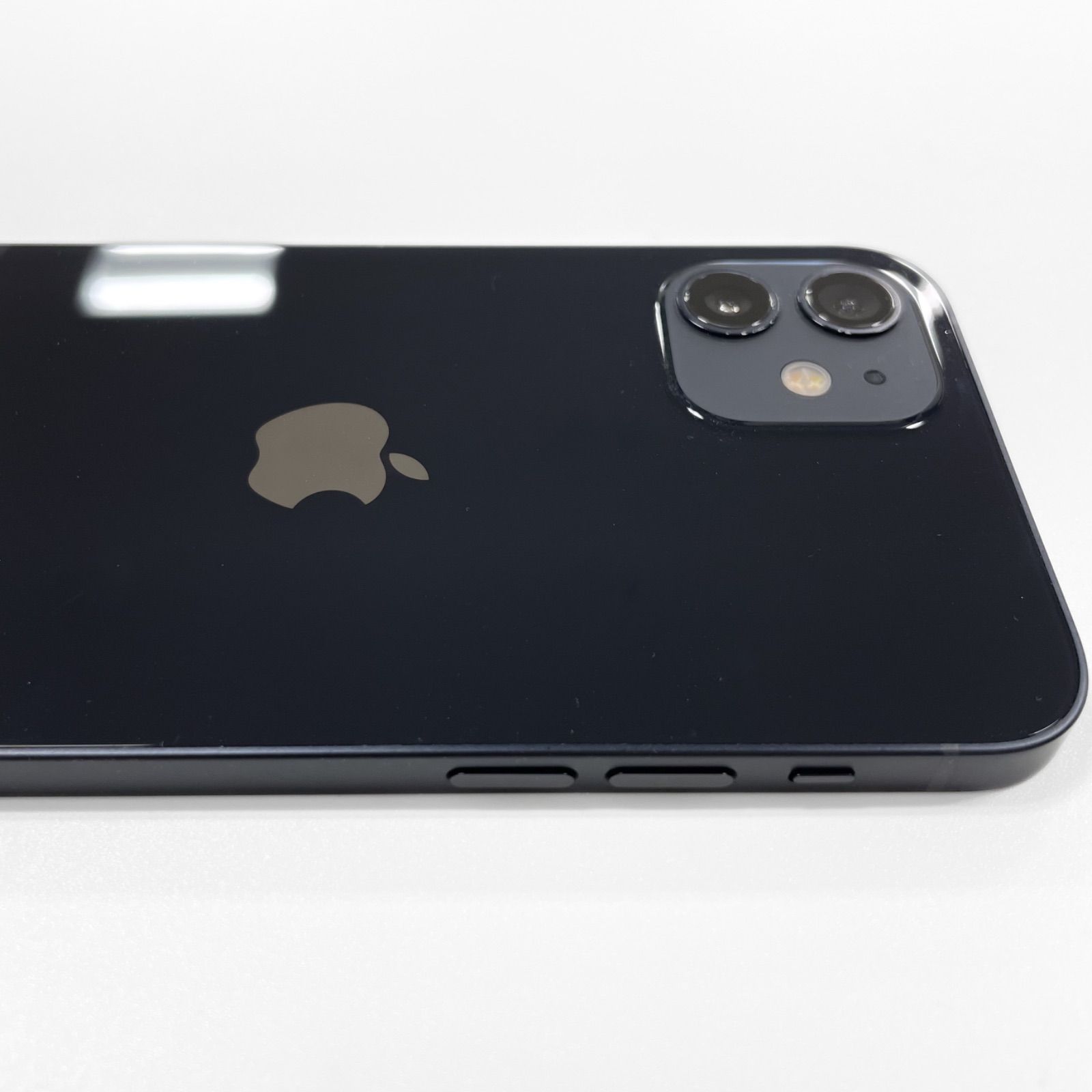中古 iPhone12 64GB docomo/au B-ランク ブラック/ホワイト - メルカリ