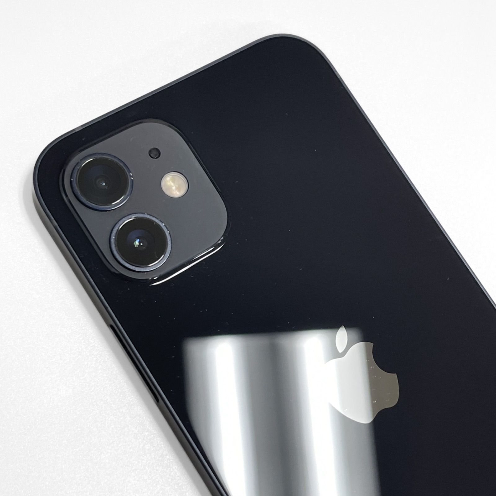 中古 iPhone12 64GB docomo/au B-ランク ブラック/ホワイト - メルカリ
