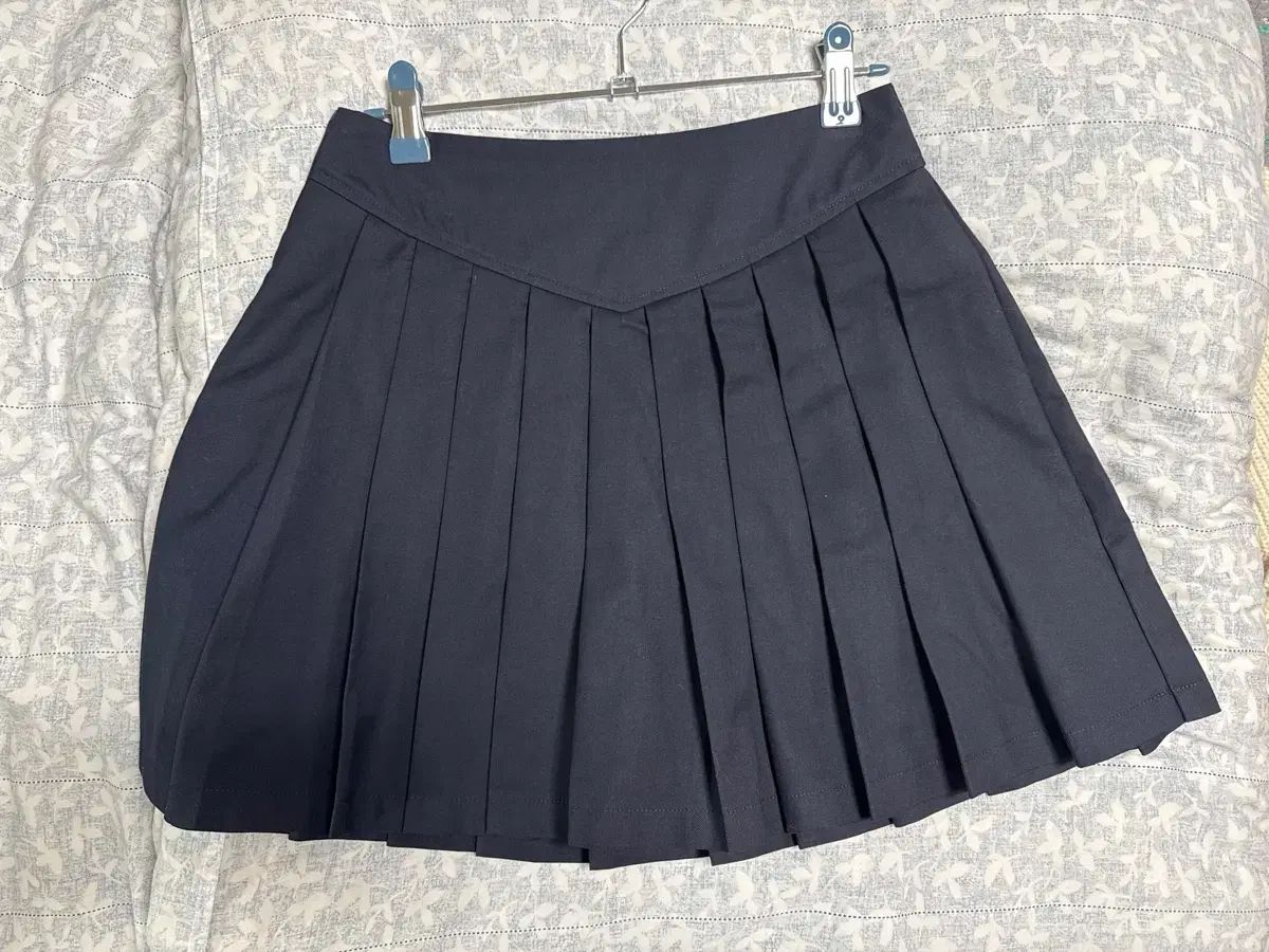 ペイルジェイド V プリーツ スカート ネイビー 2サイズ