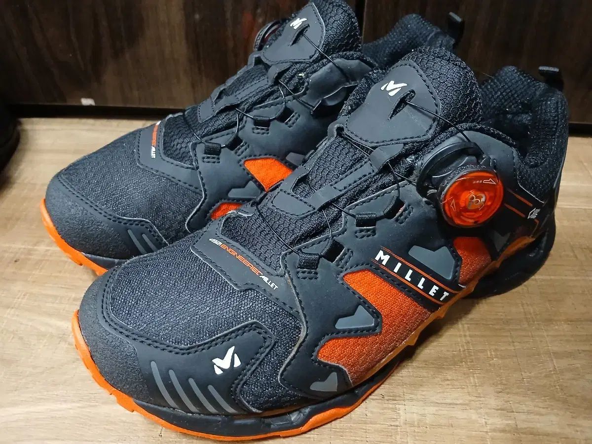 ミレー MILLET スニーカー ブラック/オレンジ ダイアル スポーツ 260mm