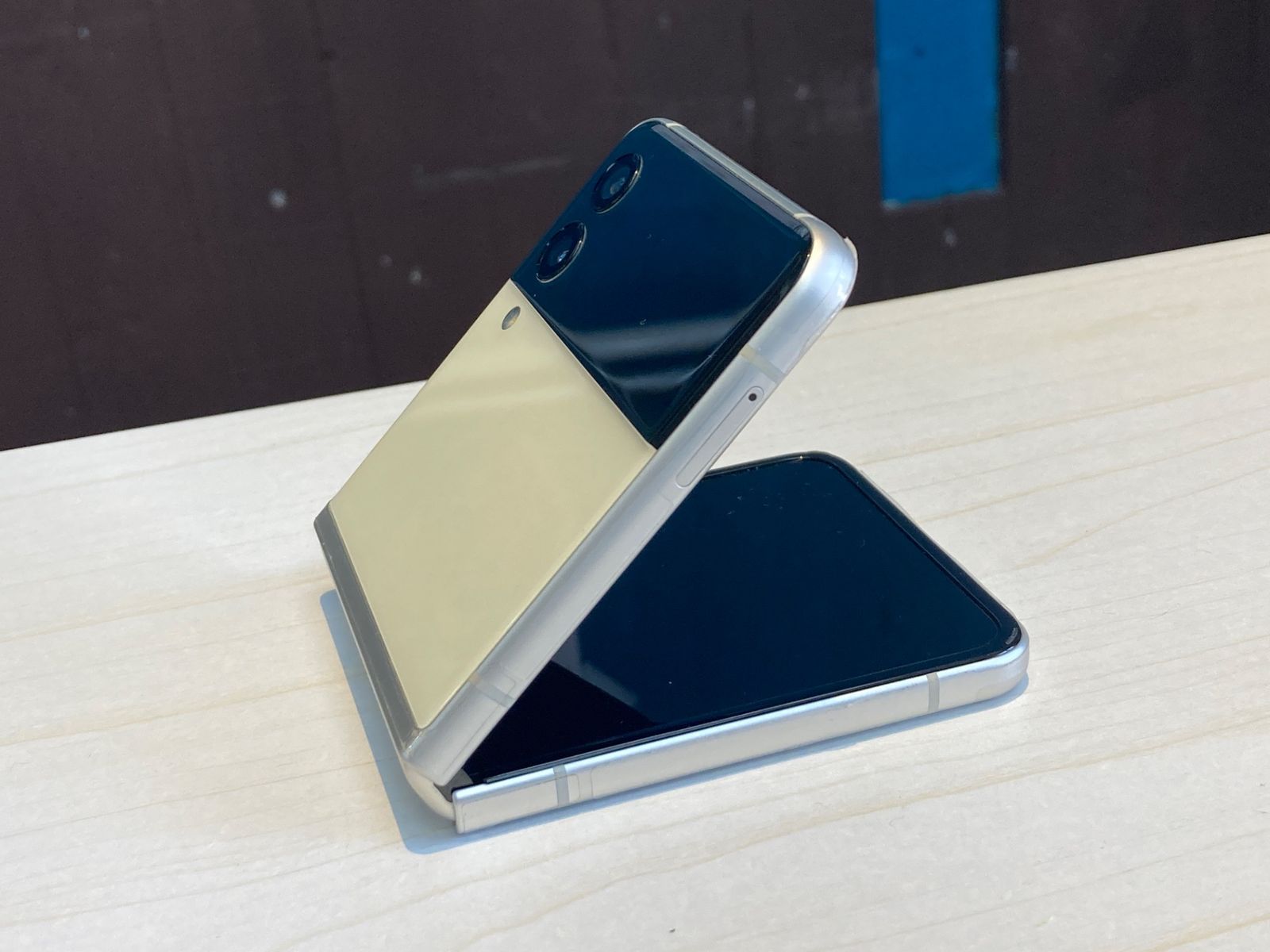 中古 Galaxy Z Flip3 5G SCG12 au SIMフリー - メルカリ