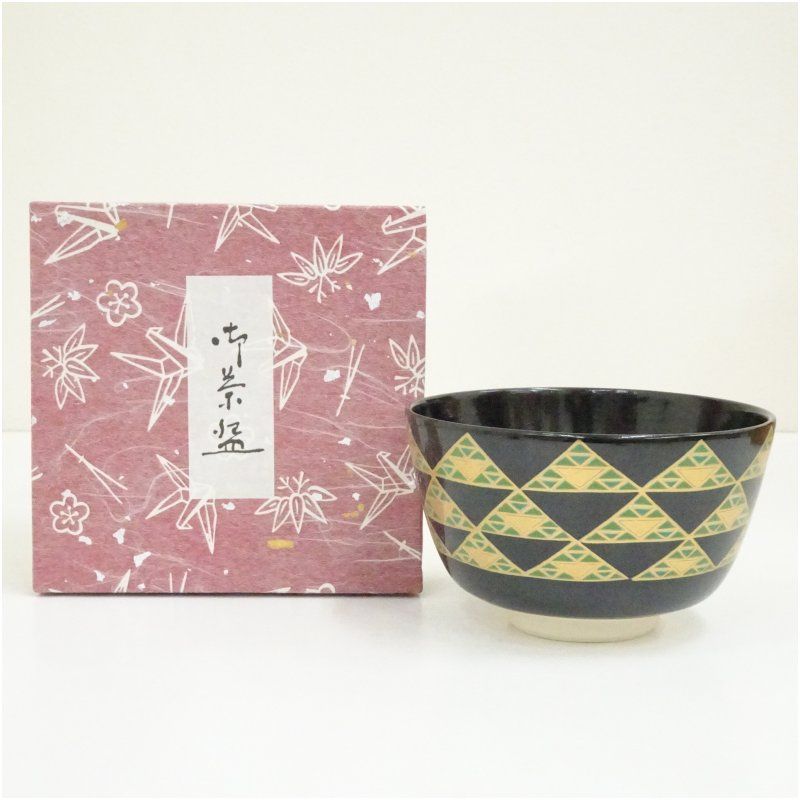 瑞豊造 黒地鱗文茶碗（紙箱） 茶道 抹茶 おしゃれ 抹茶茶碗 抹茶碗 和