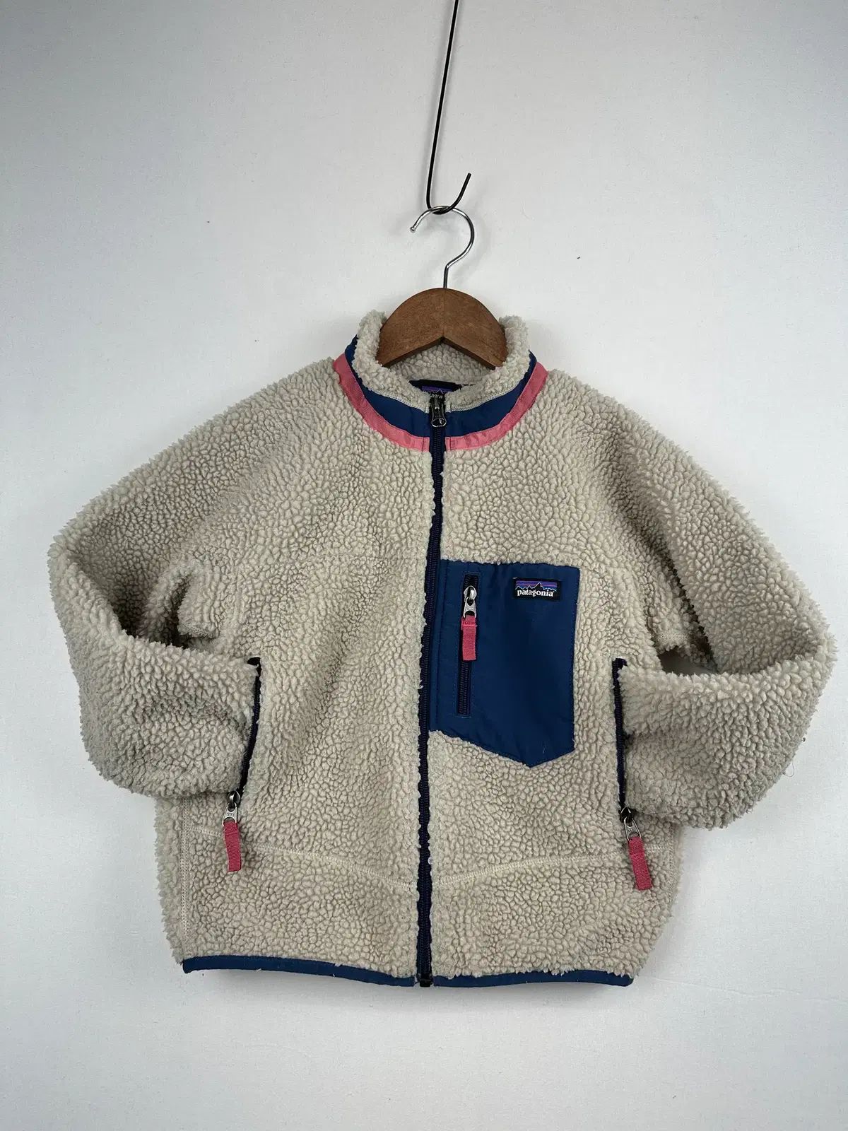 キッズ)19年 patagonia ジップアップ (5 6歳)