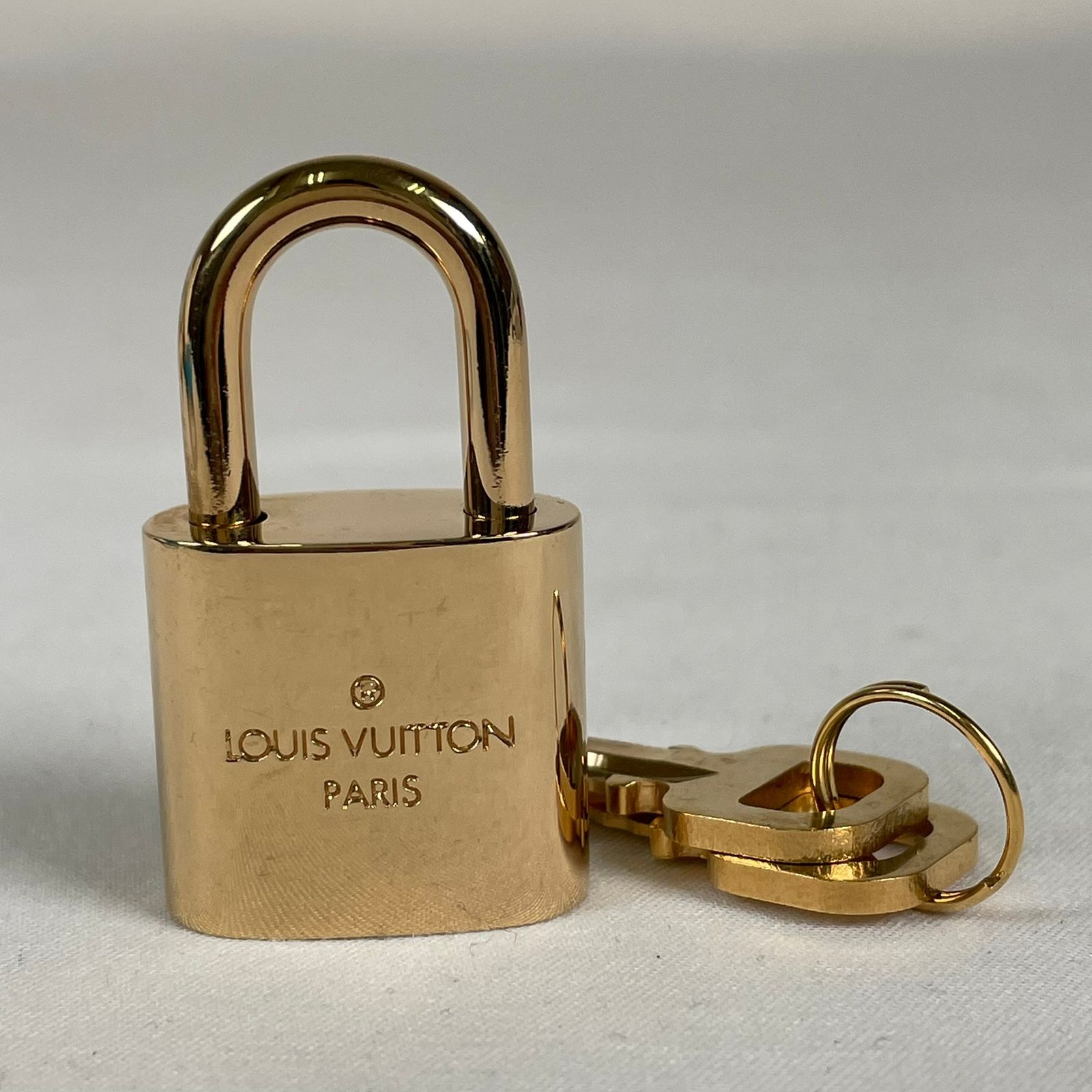 LOUIS VUITTON ルイヴィトン パドロック 南京錠 鍵付き - メルカリ
