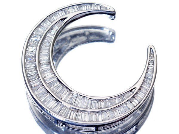【ジュエリー極】三日月デザイン輝く！極上天然ダイヤモンド0.72ct 高級K18WGペンダントヘッド h8453mz【送料無料】