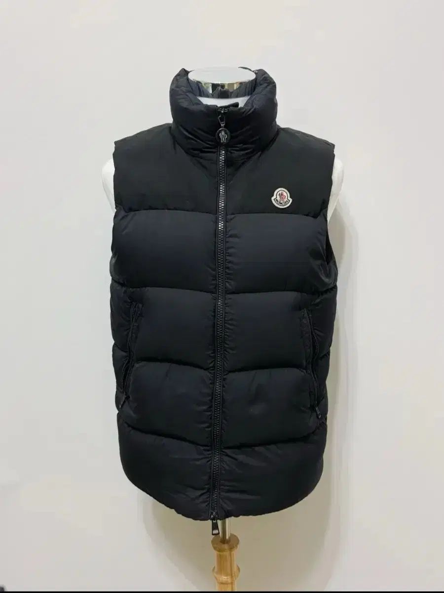 MONCLER モンクレール オフリース ダウンベスト