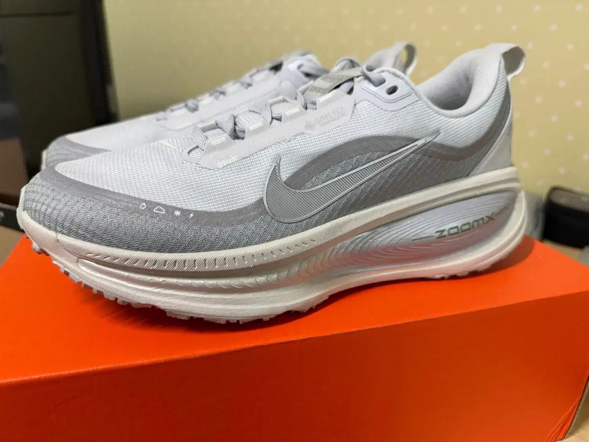 ナイキ ボメロ 18 ゴアテックス 265 (ほぼ新品)