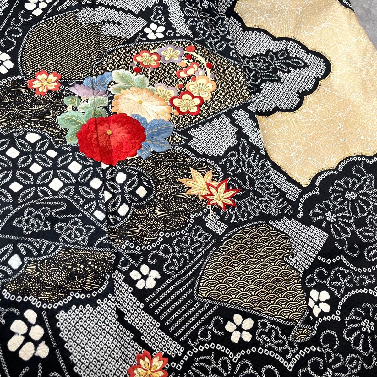 未使用品 逸品 豪華刺繍 金彩 正絹 振袖 K1395 - メルカリ
