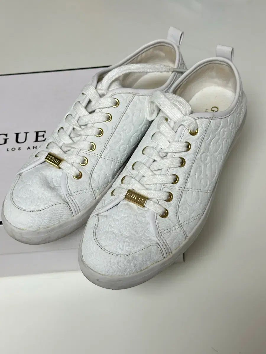 GUESS guess ロゴ パータン スニーカー 白 245