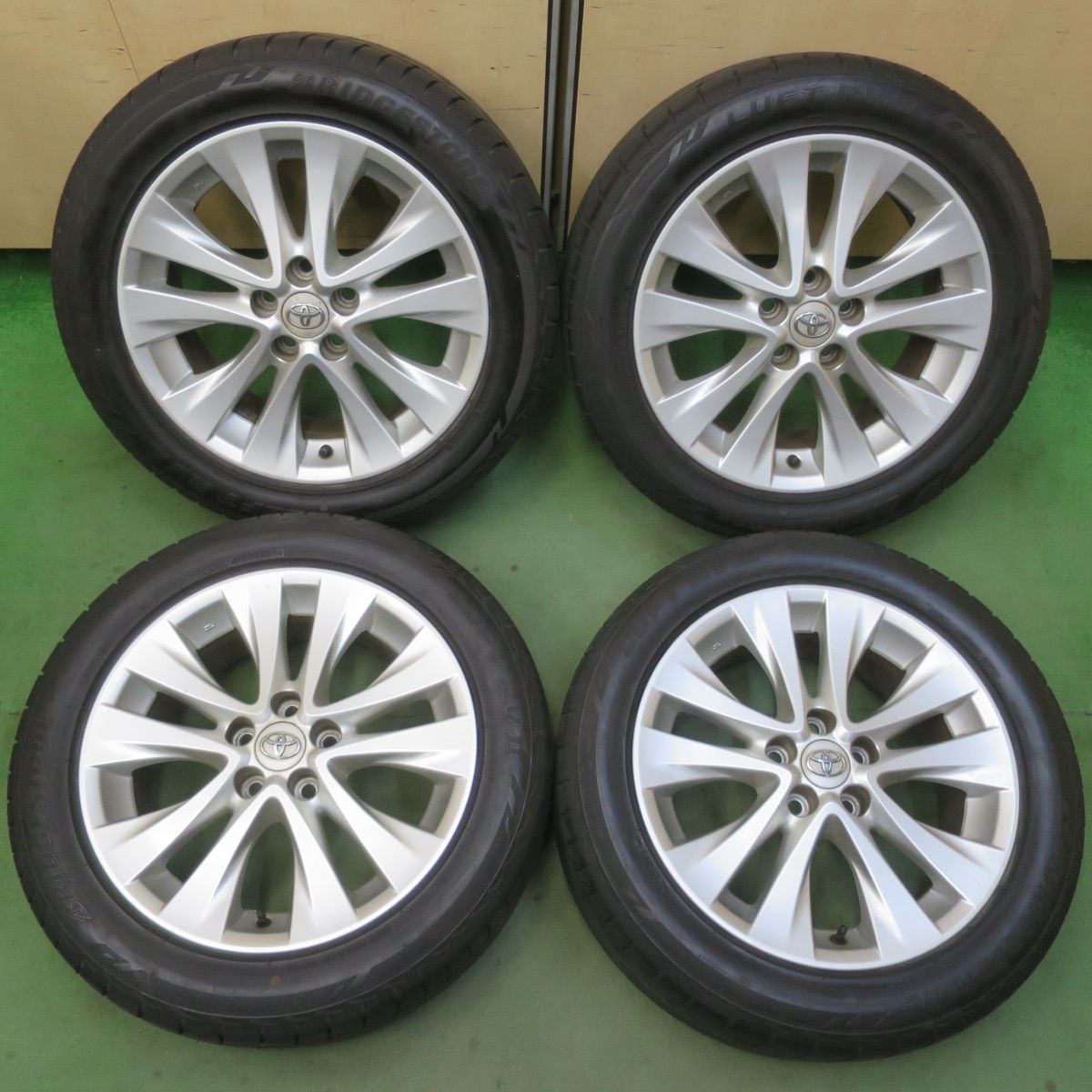 バリ溝！24年！9.5分★トヨタ 20系 ヴェルファイア アルファード 純正 235/50R18 ブリヂストン LUFT RV2 18インチ PCD114.3/5H★6050402イノ